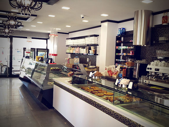 Arredo pasticceria/gelateria per la Pasticceria Salernitana