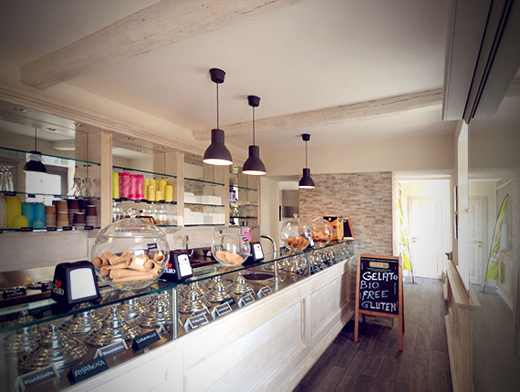 Arredamento gelateria per Guarino a Bracciano