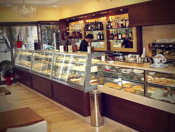 Arredamento pasticceria Mariani realizzato da Cosentino