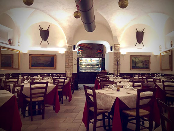 Realizzazione arredamento ristorante per Ristochicco