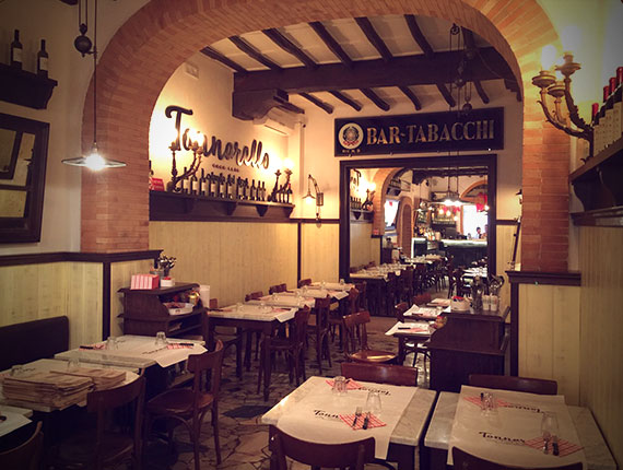 Arredamento ristorante rustico realizzato da Cosentino per Tonnarello